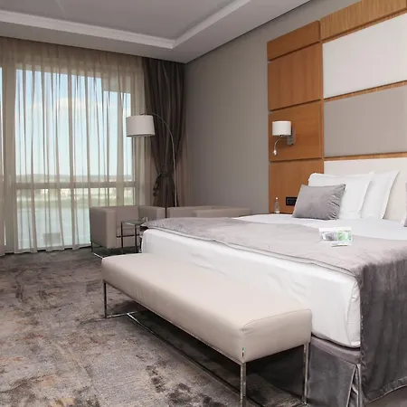 Merit Grand Mosta & Casino מלון 5*